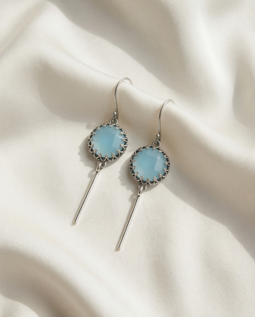 עגילים תלוים מכסף עם אופליט תכלת