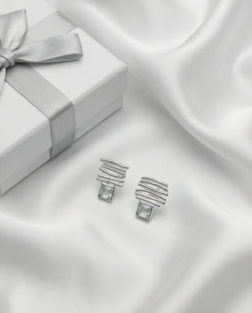 Silver earrings with aquamarine stone