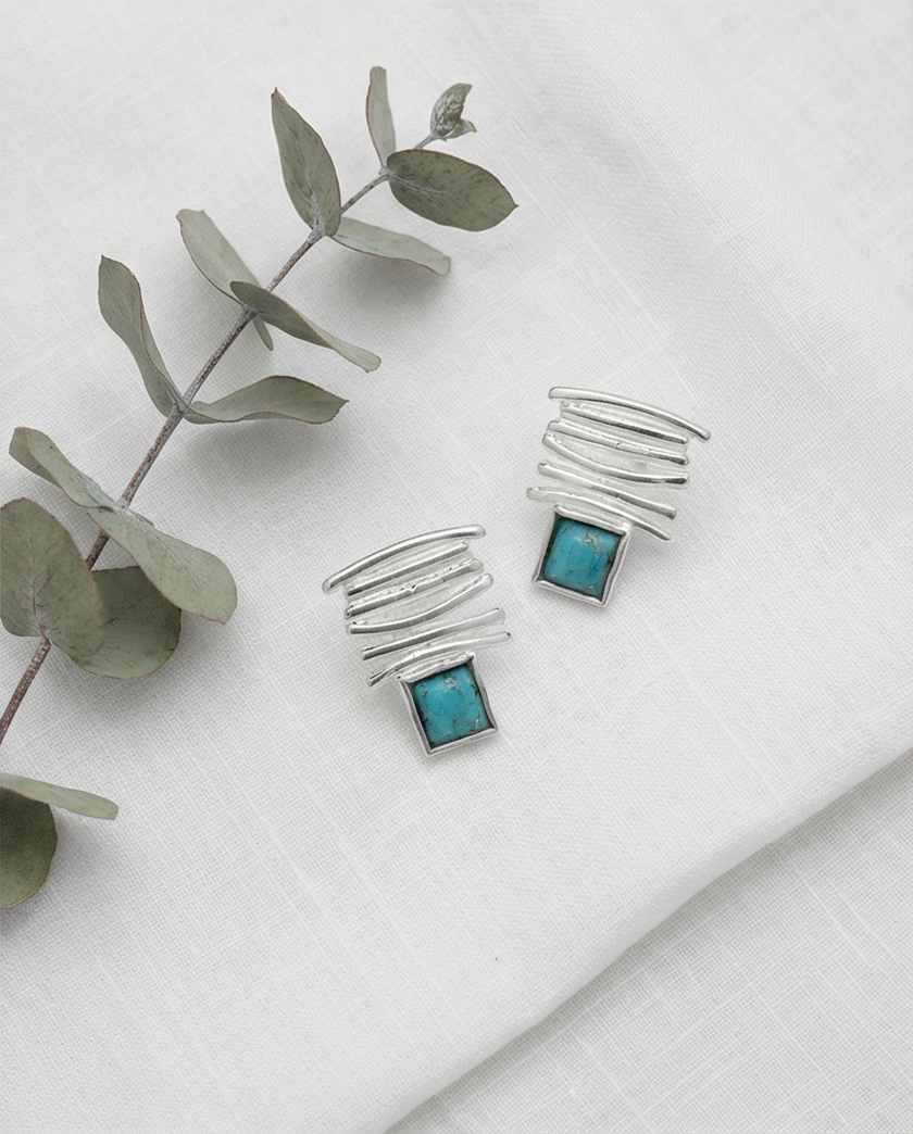 14 carat white gold earrings with a turquoise stone