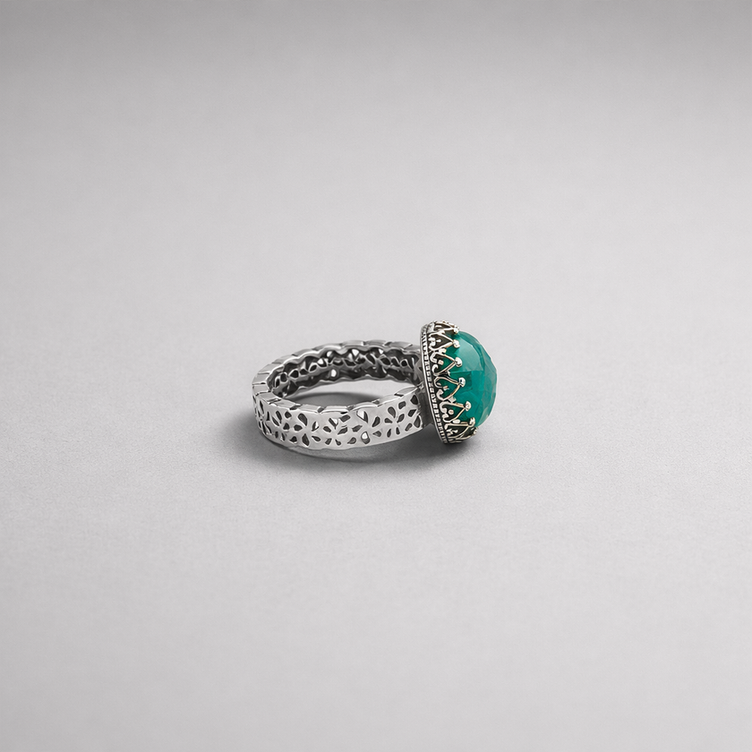 Silver ring with green agate stones