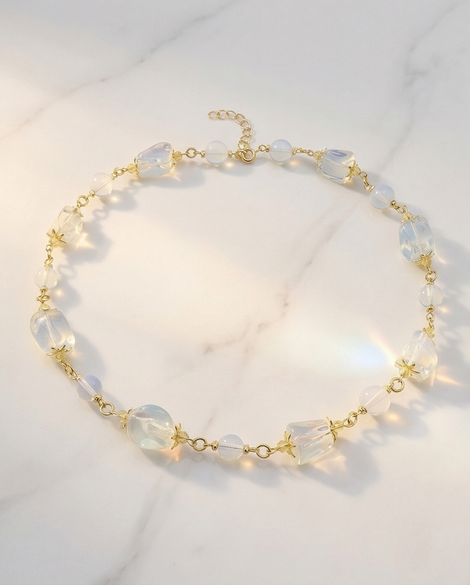 Moonstone ענק עם אופליט