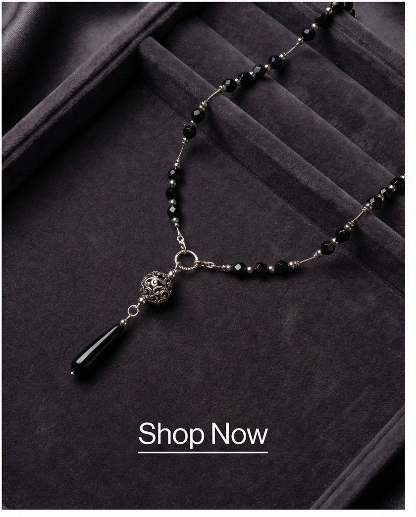 Onyx necklace with drop pendant