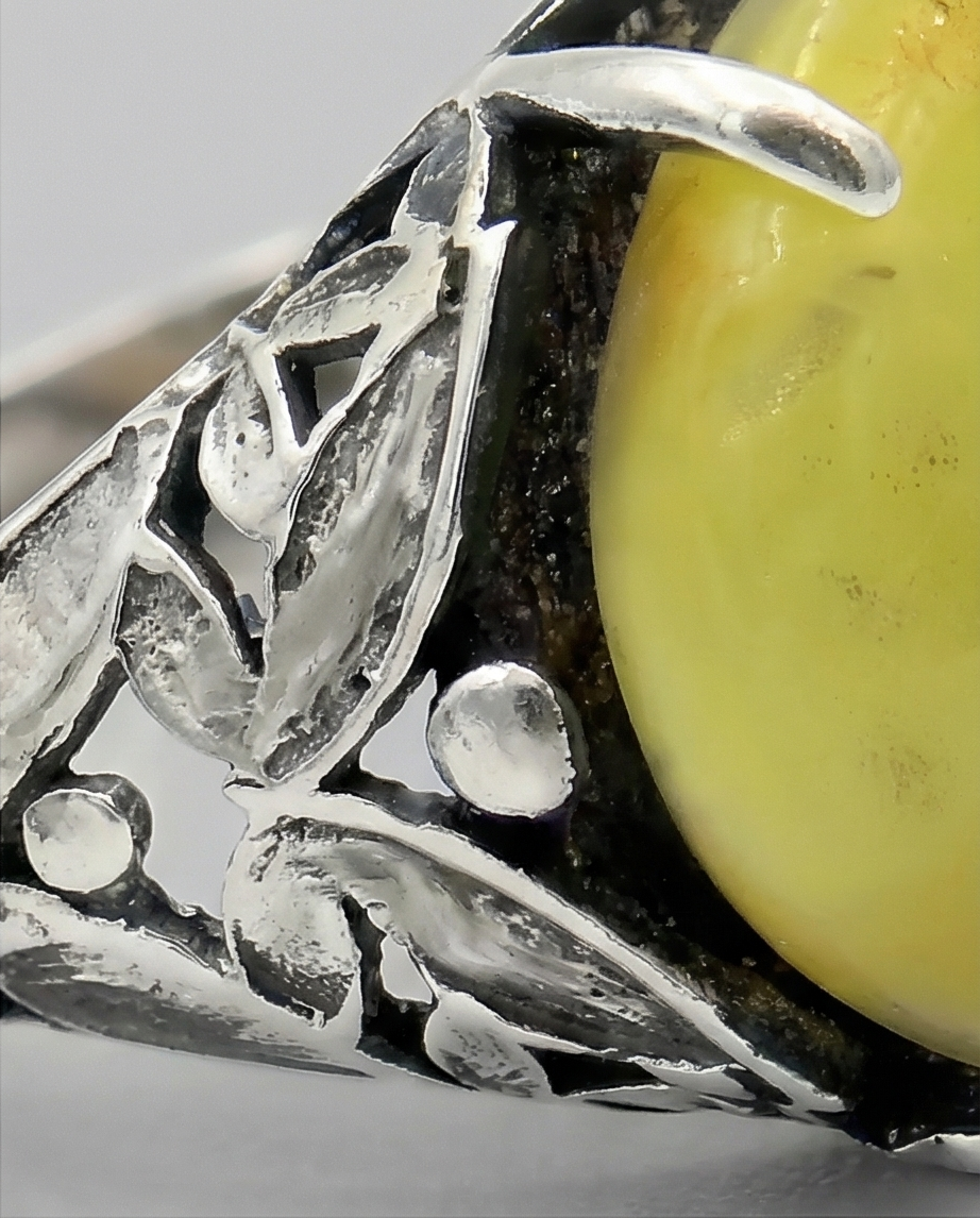 Silver ring with yellow agate stone