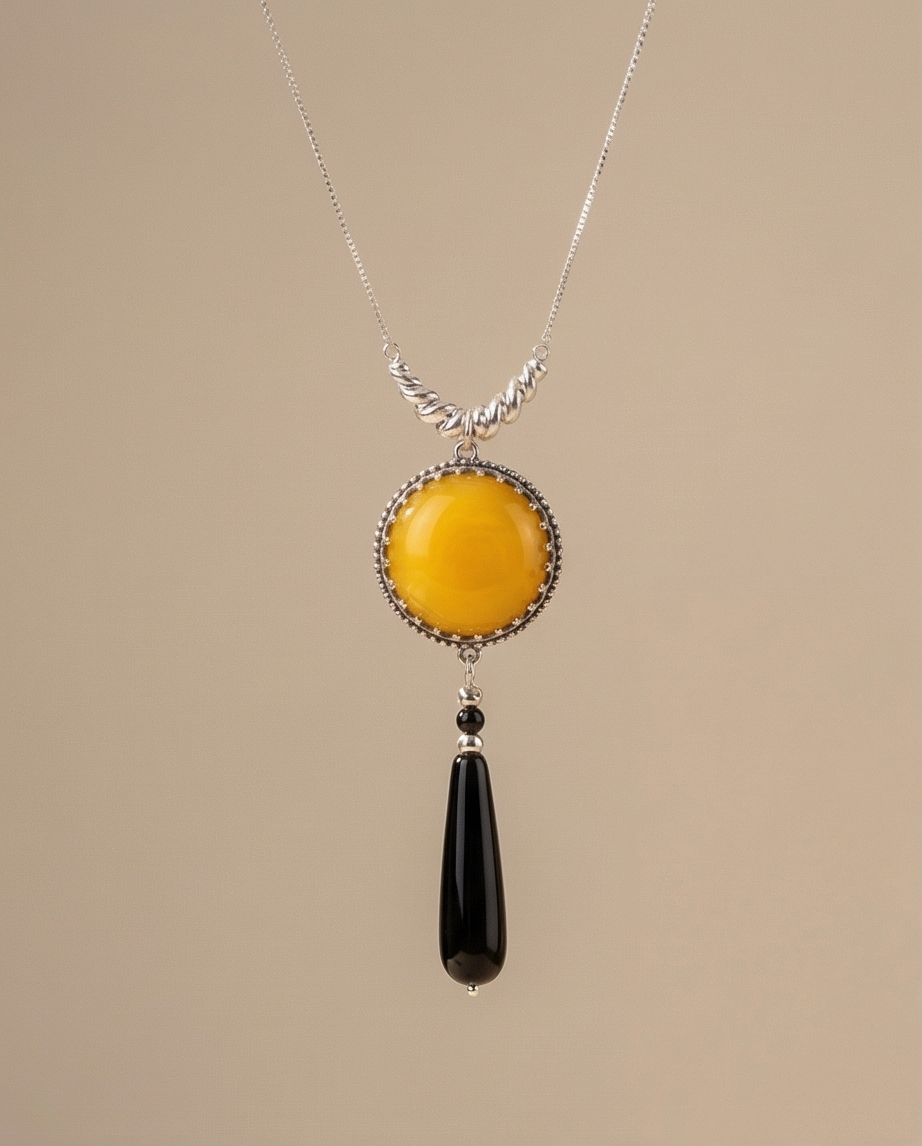 Silver necklace and pendant with yellow agate and black onyx