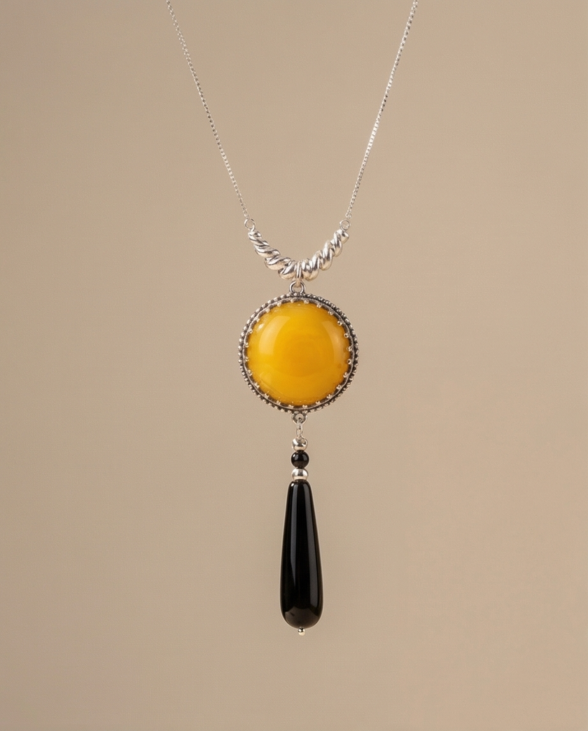 Silver necklace and pendant with yellow agate and black onyx