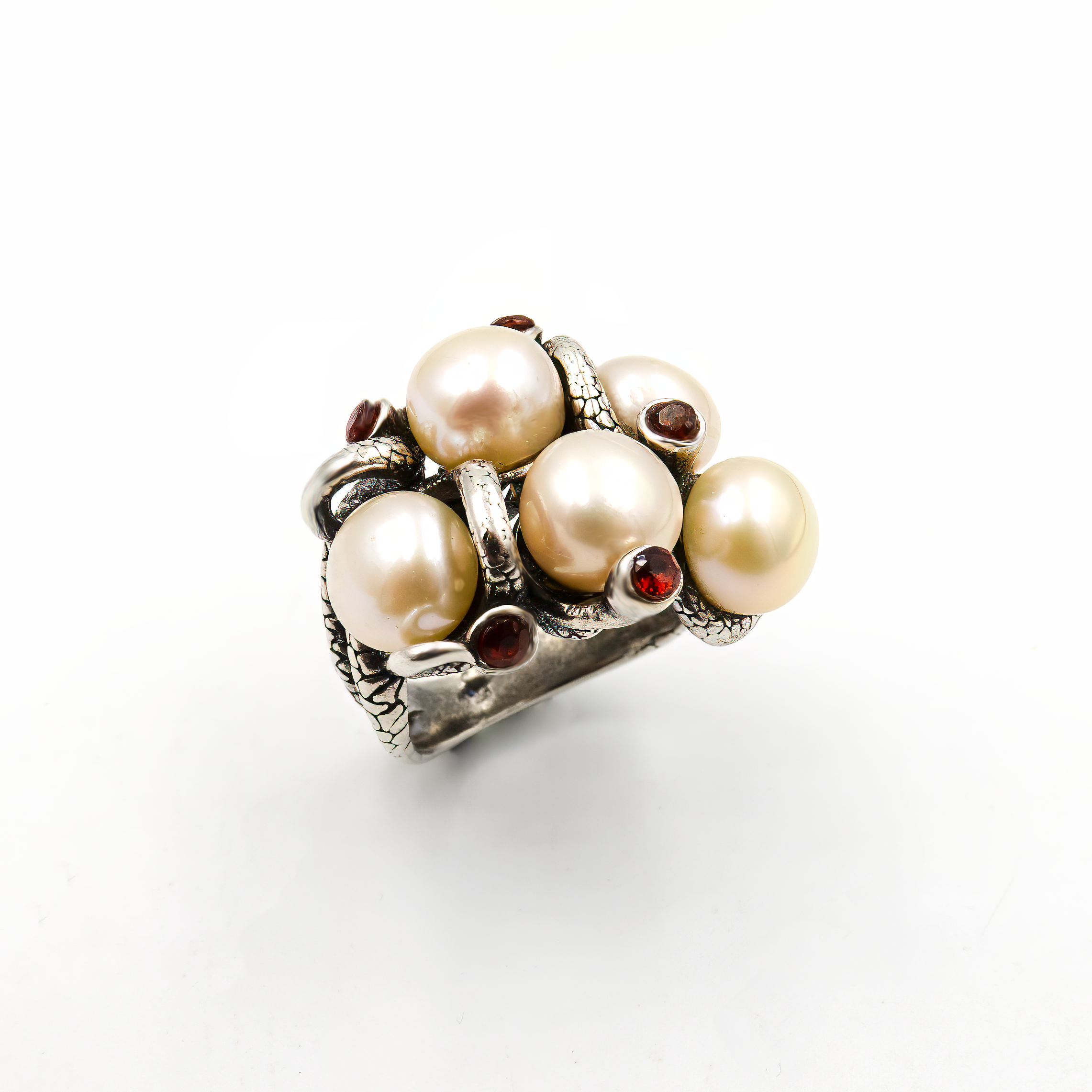 Silver ring with pearl