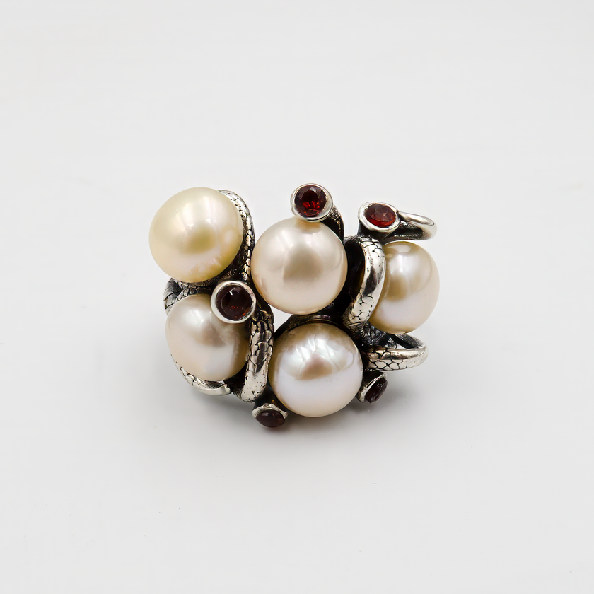 Silver ring with pearl